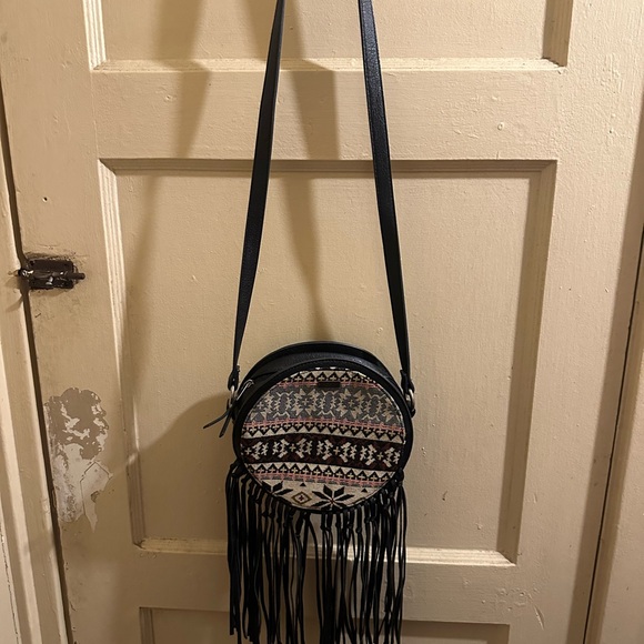 NWT ROXY CROSSBODY FRINGE FESTIVAL BAG (black) - Picture 3 of 7